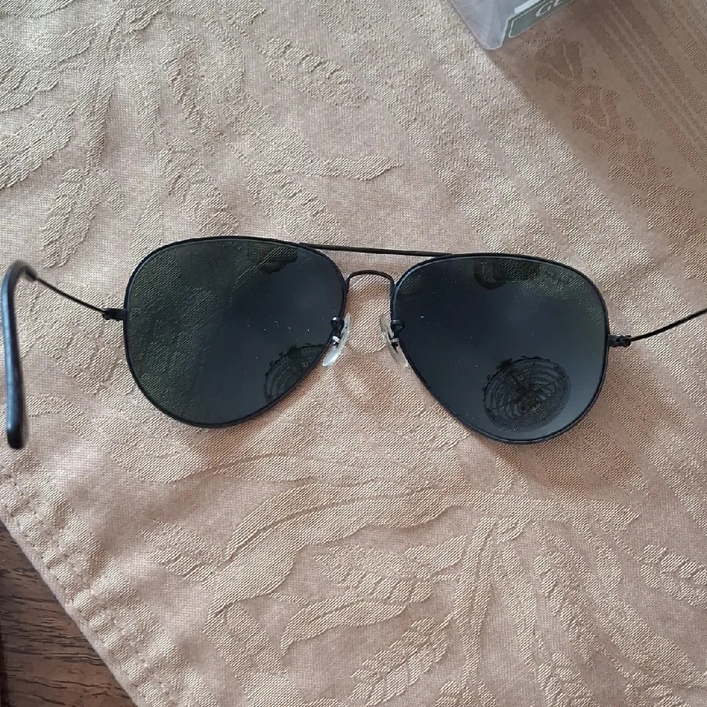 Vintage Ray-Ban Aviator Sunglasses - Black Frame with Dark Lenses - Picture 3 of 10